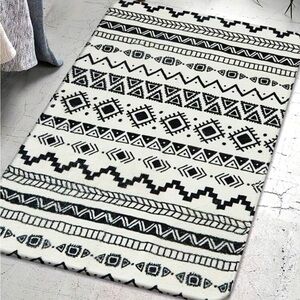 Boho Black and White Geometric Padded Rug NEW 🏷️